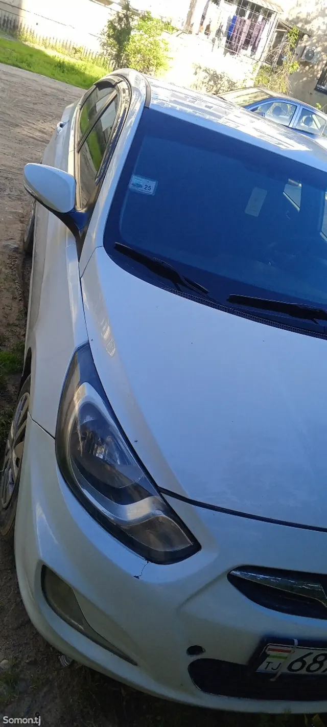 Hyundai Accent 2015 · 1.8 AT