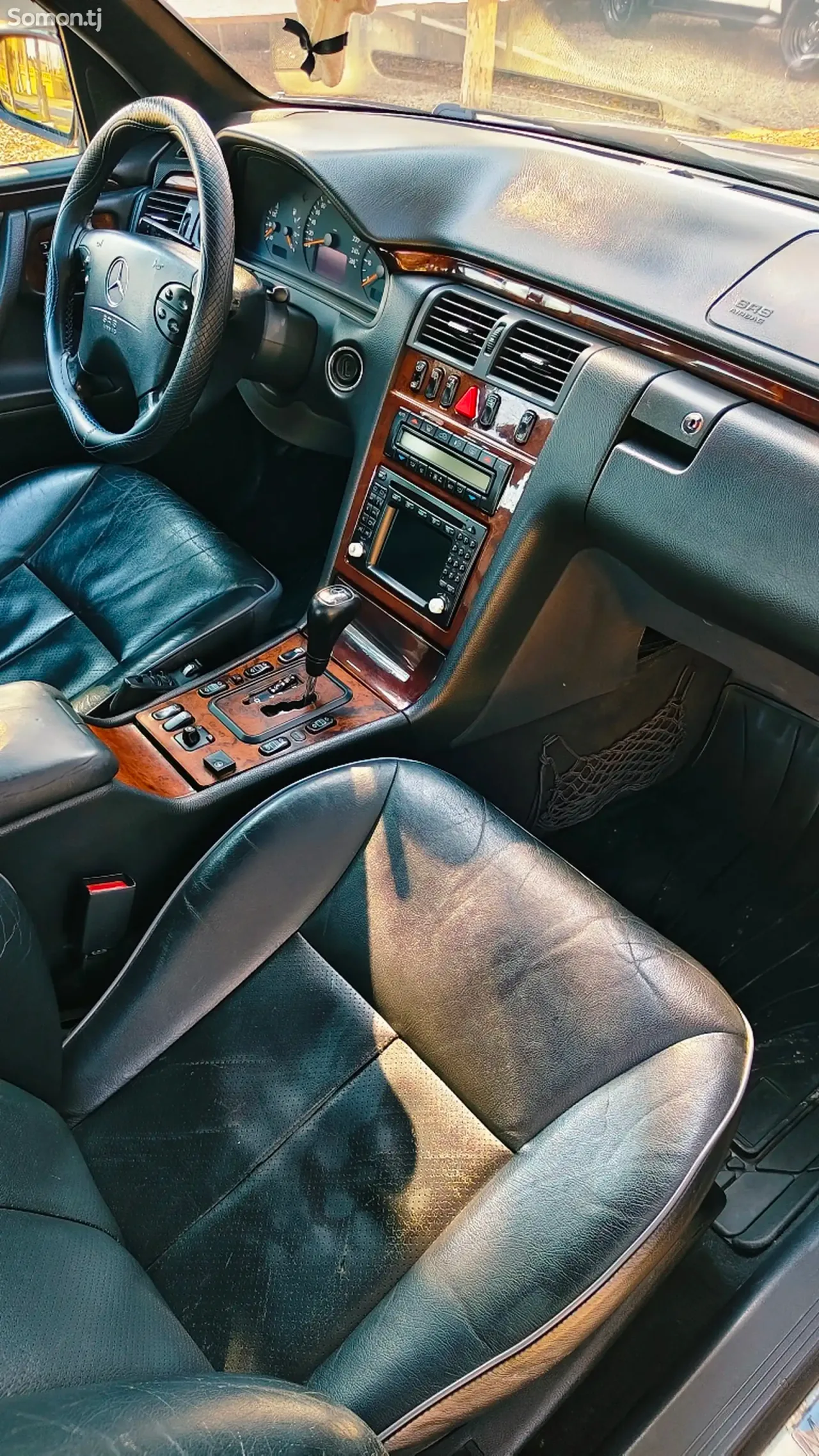 Mercedes-Benz E class 2000 · 3.2 AT