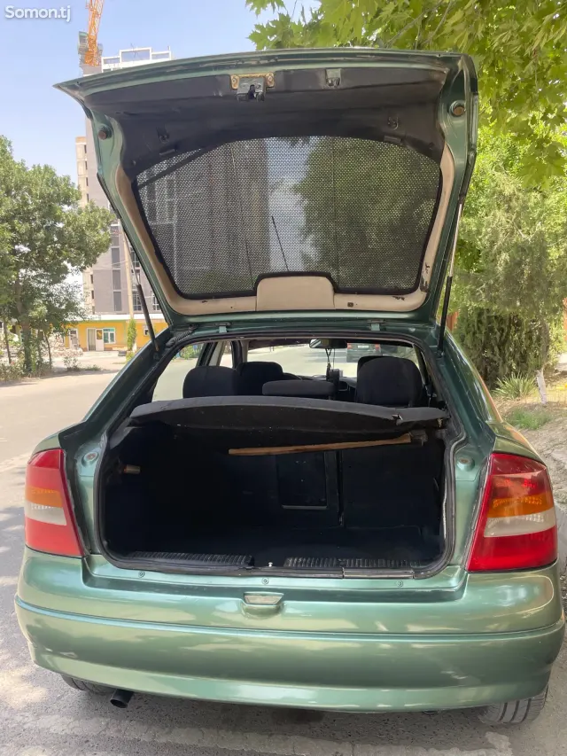 Opel Astra G 1999 · 1.6 MT