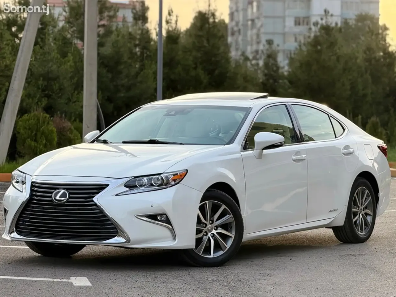 Lexus ES series 2016 · 2.5 AT