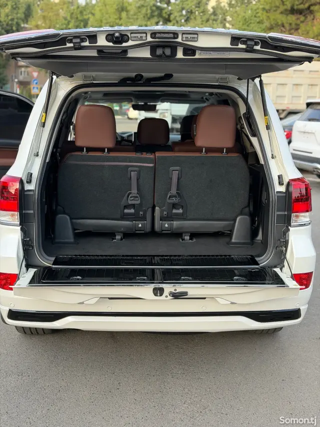 Toyota Land Cruiser 2016 · 4.6 AT