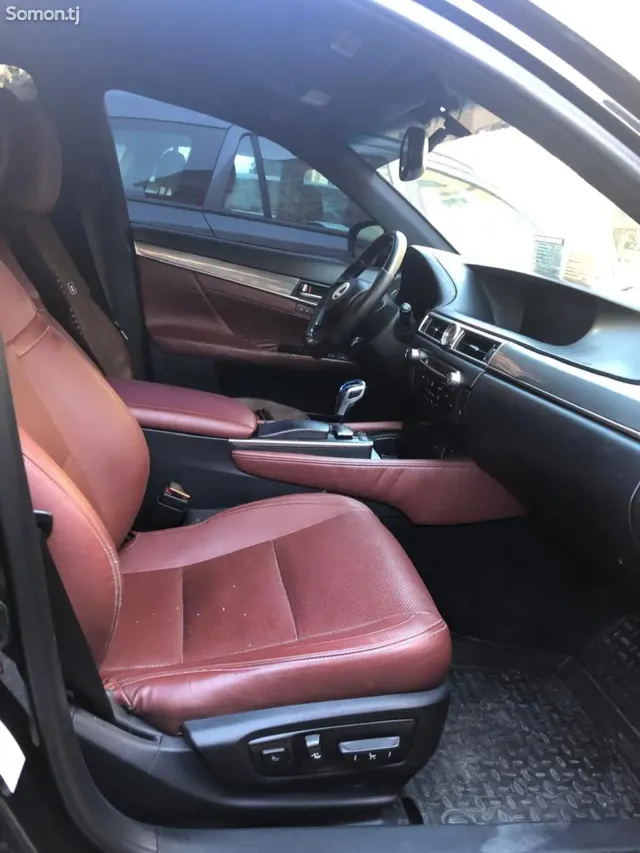 Lexus GS series 2013 · 3.5 AT
