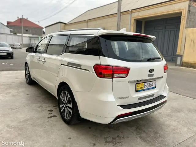Kia Carnival 2014 · 2.0 AT