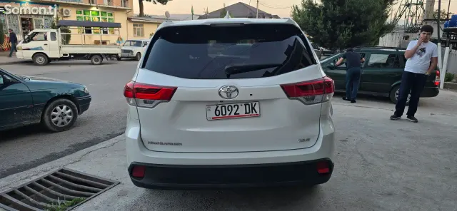 Toyota Highlander 2016 · 3.5 AT