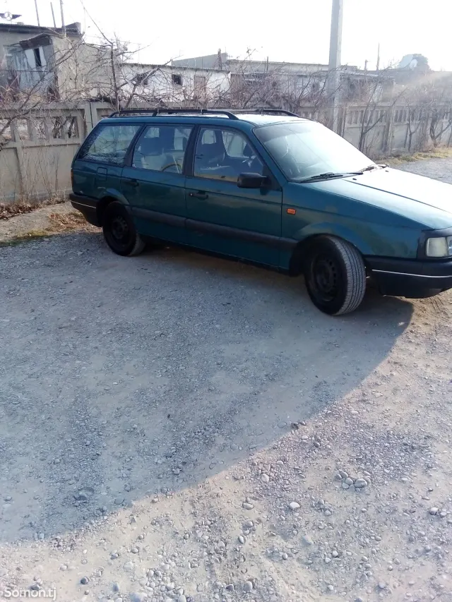 Volkswagen Passat 1993 · 1.8 MT