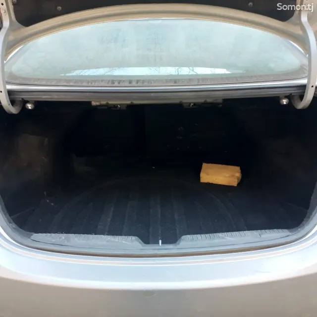 Hyundai Elantra 2012 · 1.8 MT