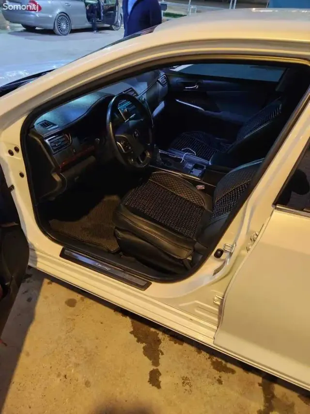 Toyota Camry 2013 · 2.5 AT