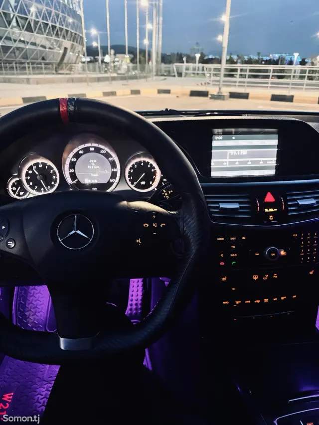Mercedes-Benz E class 2010 · 3.5 AT