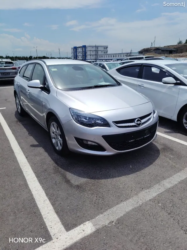 Opel Astra J 2015 · 1.6 MT