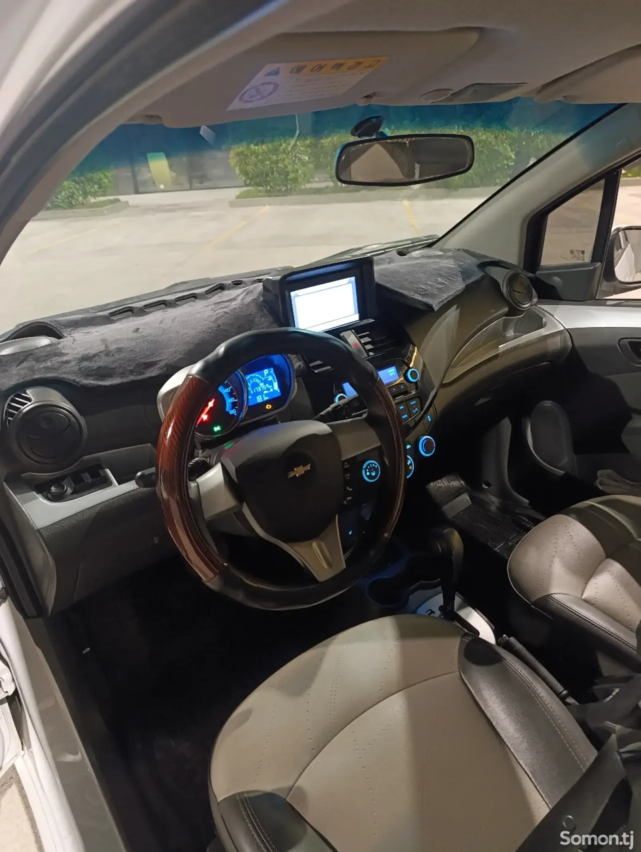 Chevrolet Spark 2014 · 1.0 AT