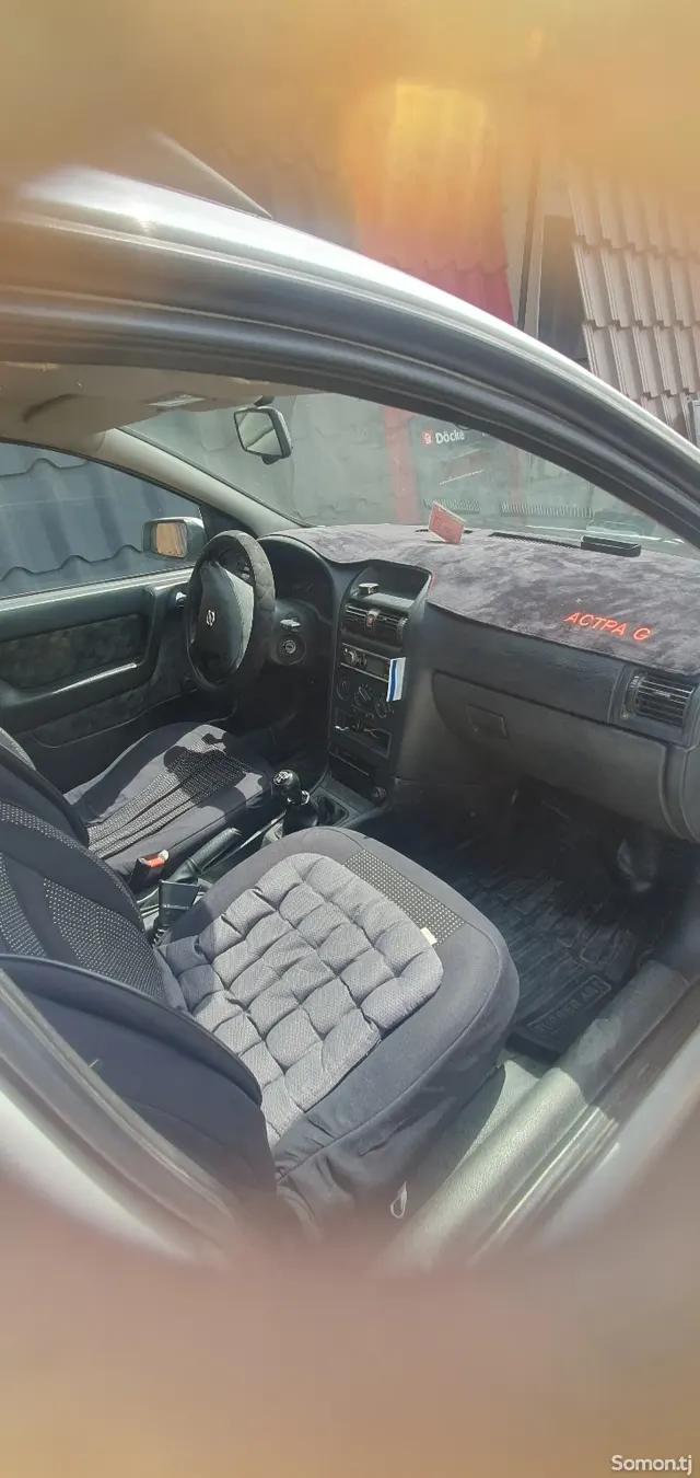 Opel Astra G 1997 · 1.6 MT