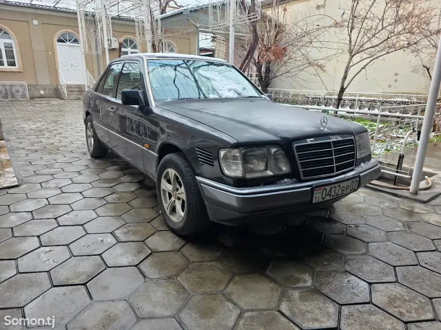 Mercedes-Benz E class 1994 · 2.5 MT