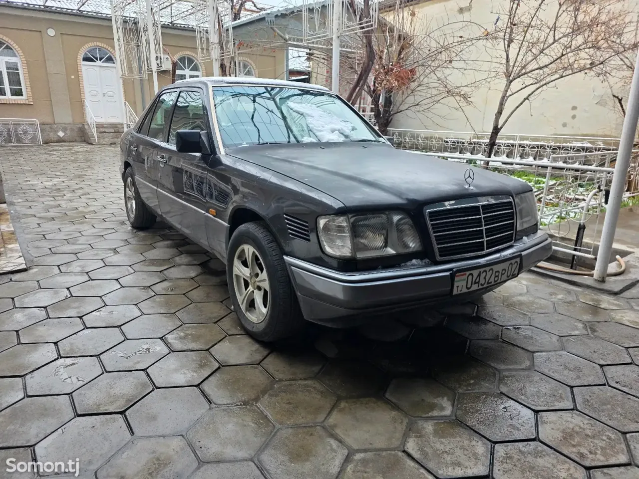 Mercedes-Benz E class 1994 · 2.5 MT