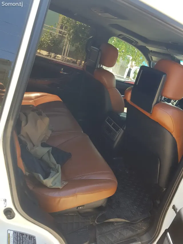 Lexus LX series 2014 · 5.7 AT