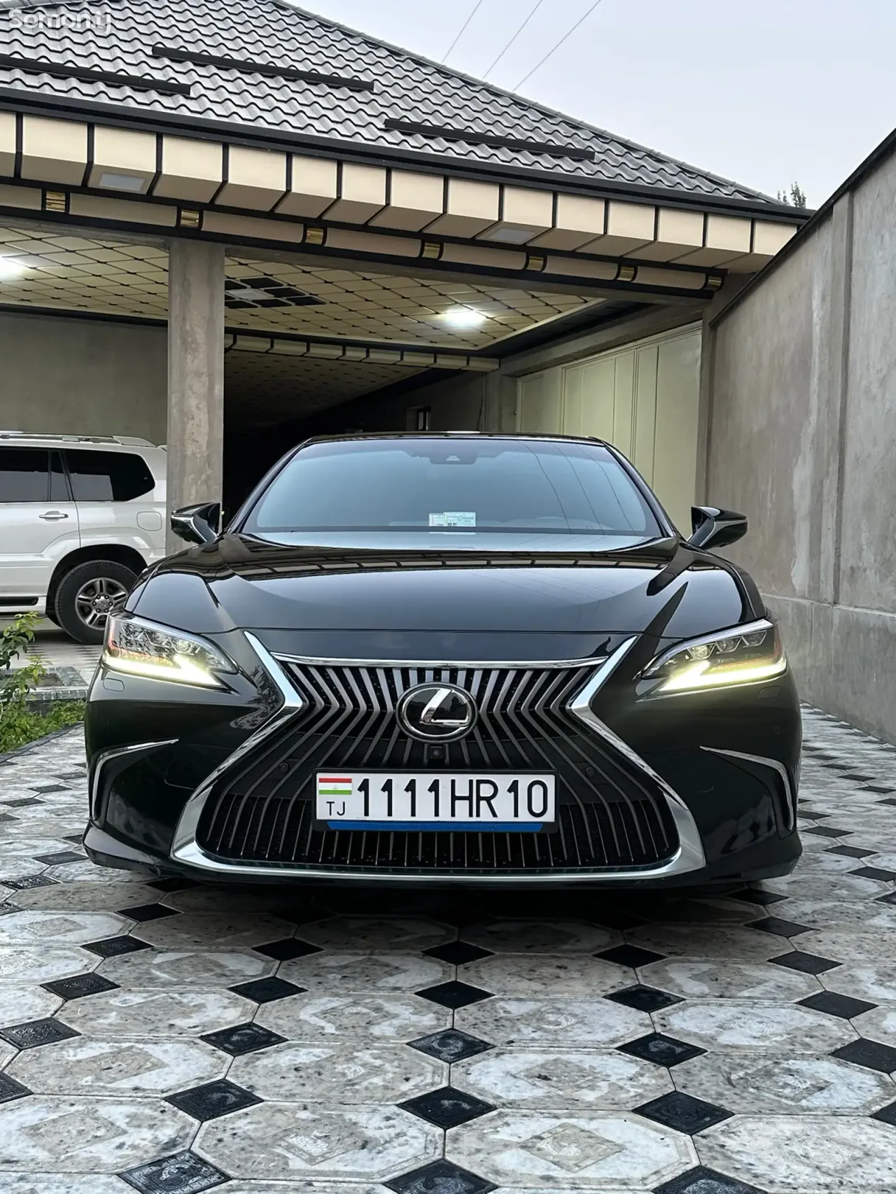 Lexus ES series 2021 · 3.5 AT
