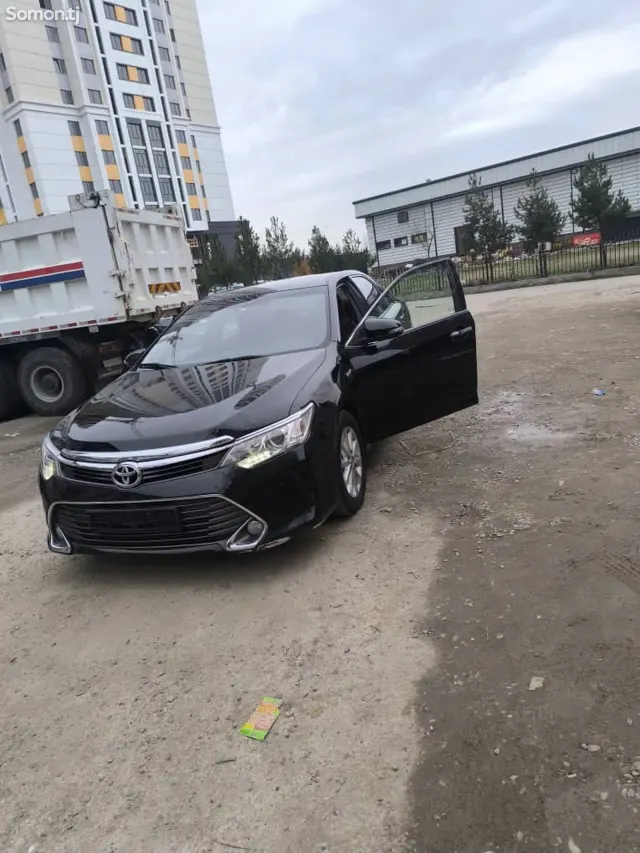 Toyota Camry 2015 · 2.0 AT