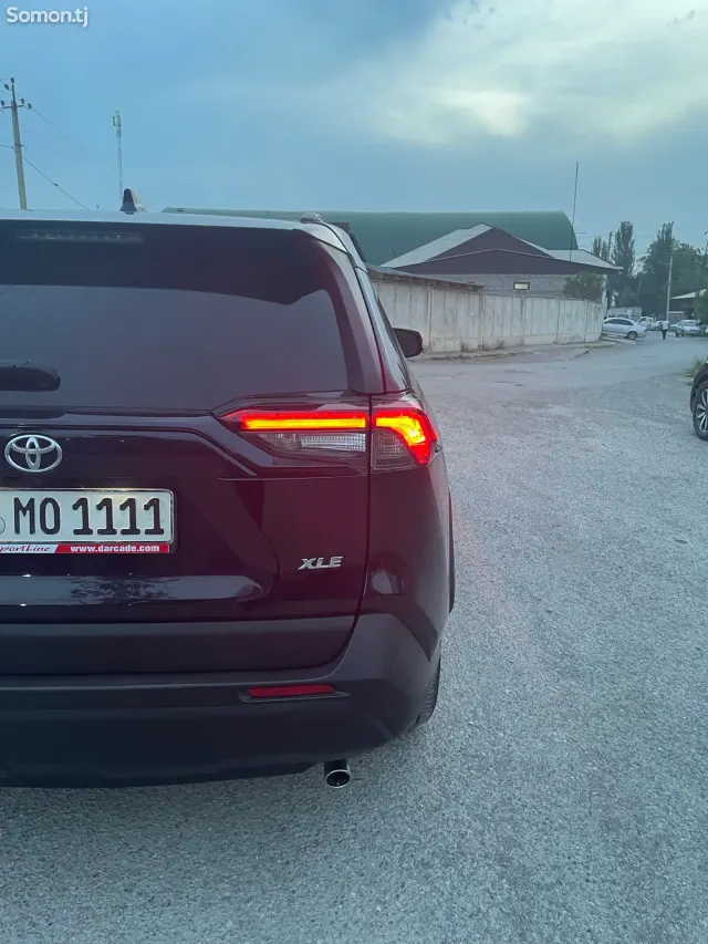 Toyota RAV 4 2022 · 2.5 AT