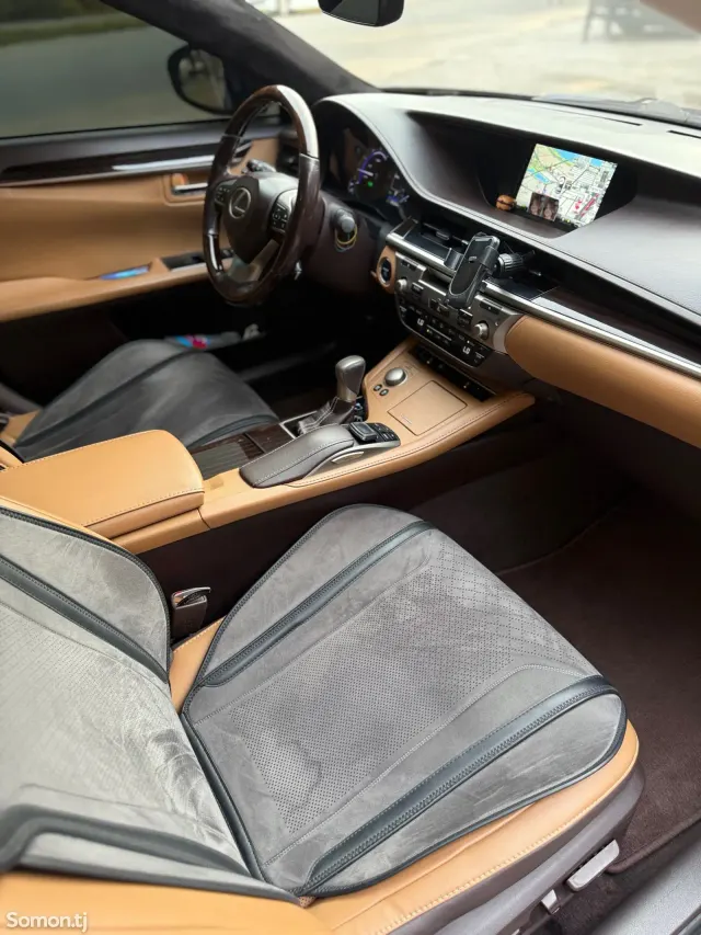 Lexus ES series 2017 · 3.0 AT