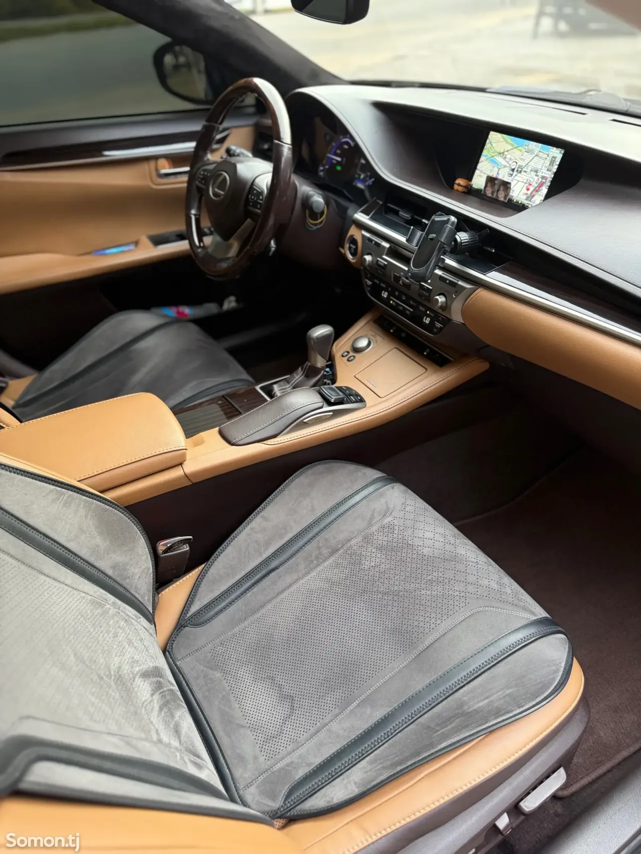 Lexus ES series 2017 · 3.0 AT