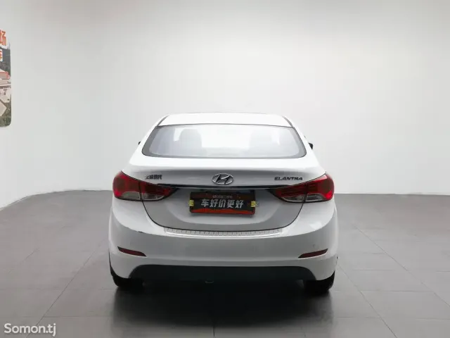 Hyundai Elantra 2015 · 1.6 AT