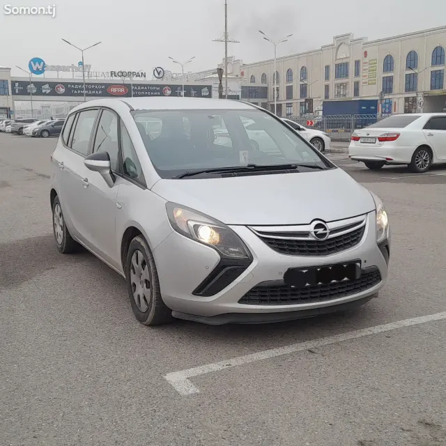 Opel Zafira 2016 · 1.6 MT