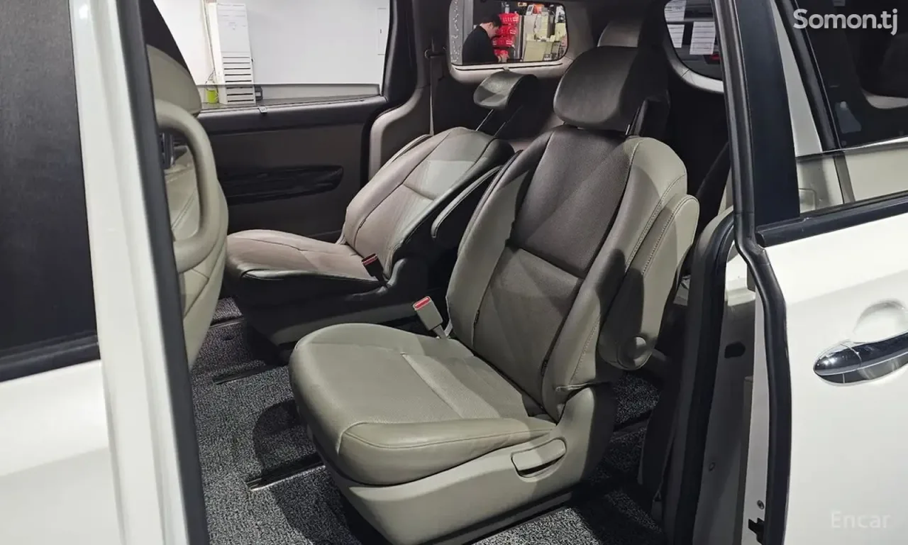Kia Carnival 2014 · 2.2 AT