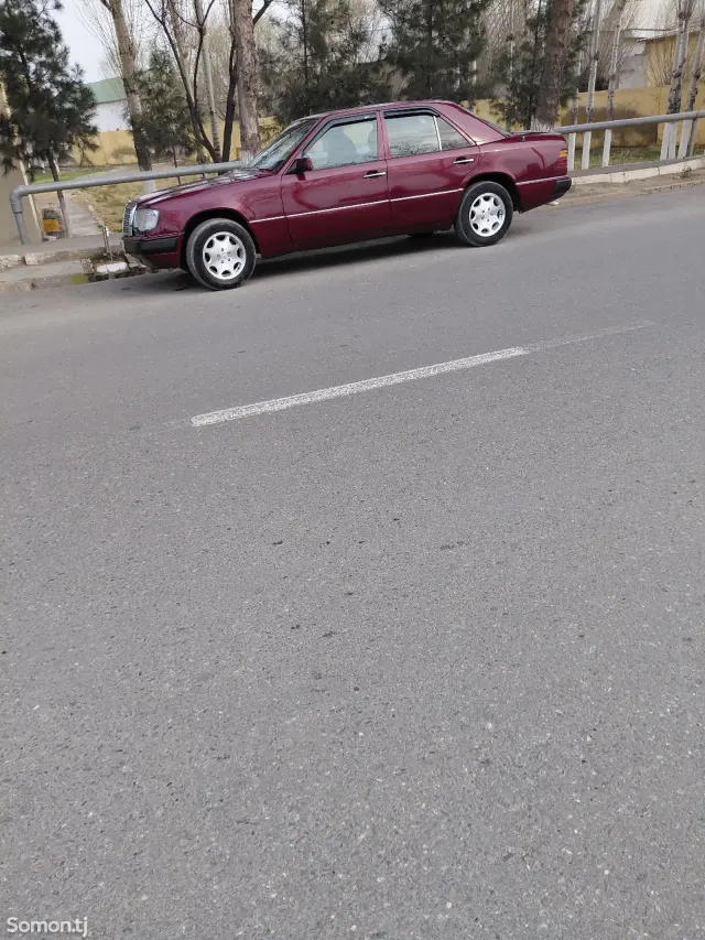 Mercedes-Benz W124 1991 · 2.0 MT
