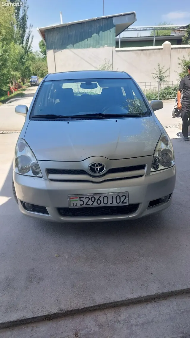 Toyota Corolla Verso 2008 · 2.2 MT
