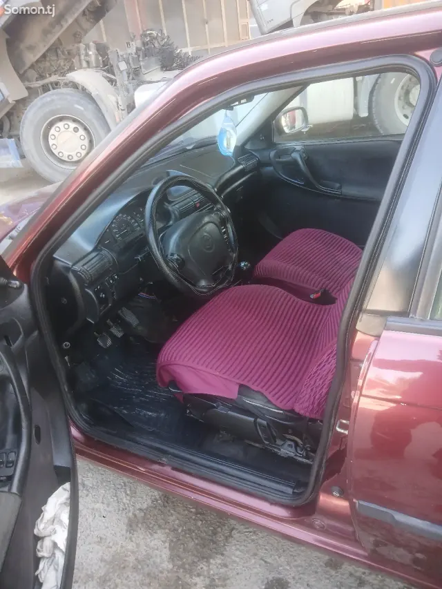 Opel Astra F 1996 · 1.6 MT