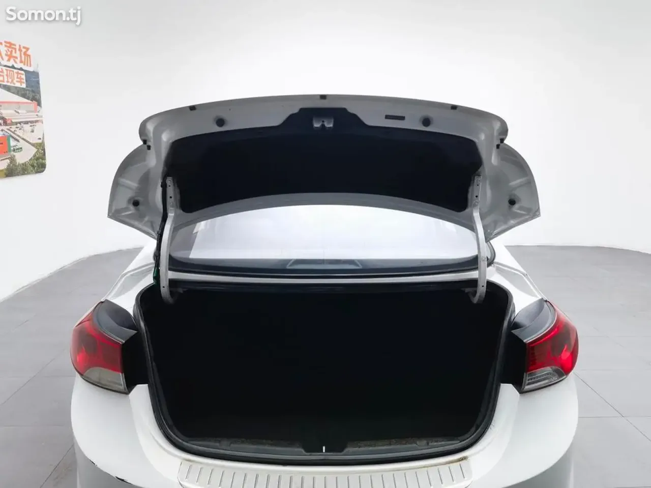 Hyundai Elantra 2015 · 1.6 AT