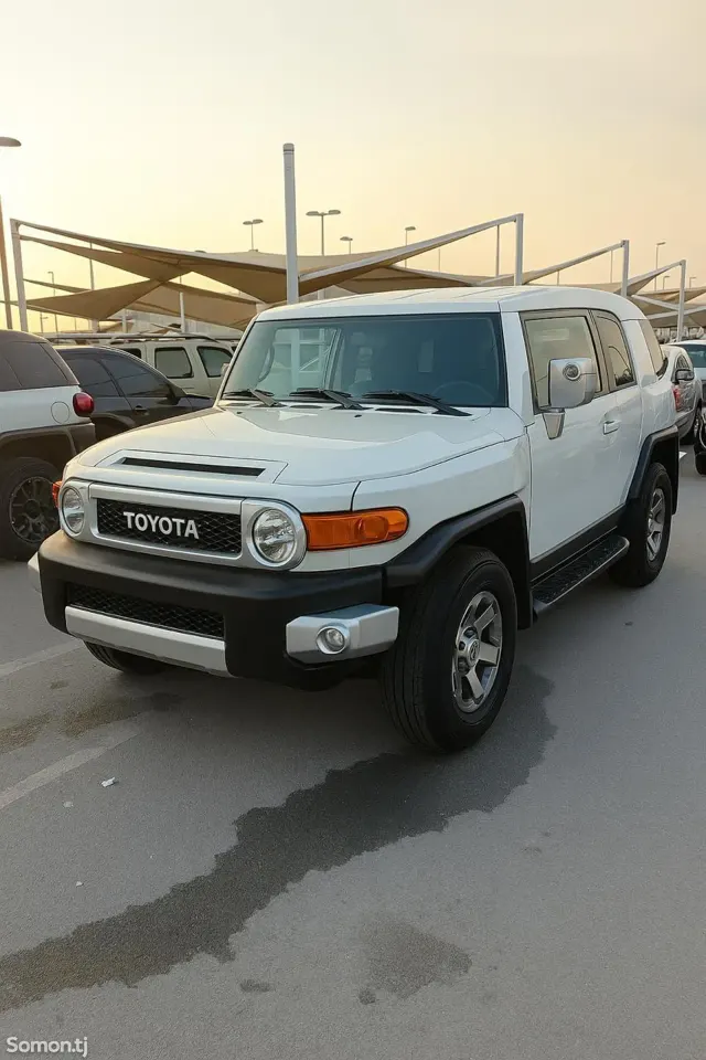Toyota FJ Cruiser 2015 · 4.0 AT