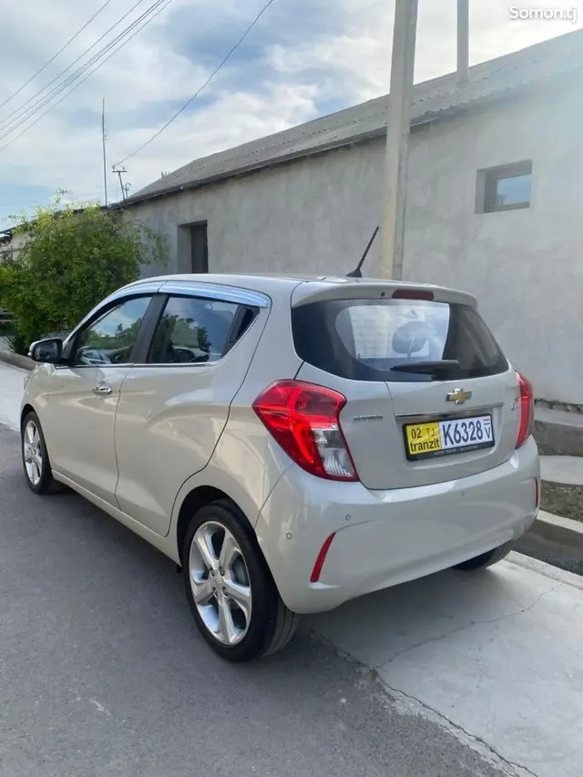 Chevrolet Spark 2015 · 1.0 AT