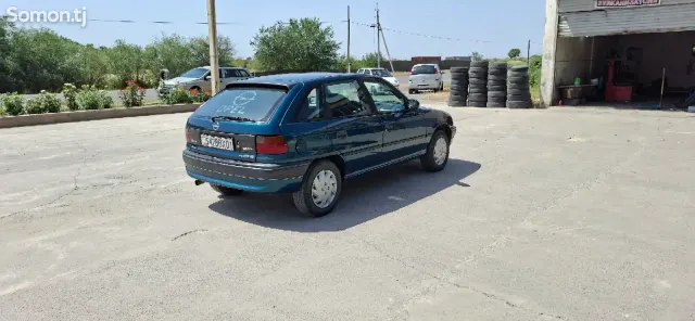 Opel Astra F 1995 · 1.6 MT