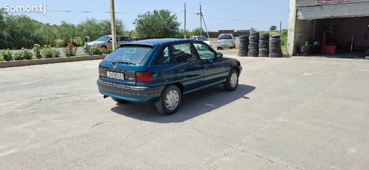 Opel Astra F 1995 · 1.6 MT
