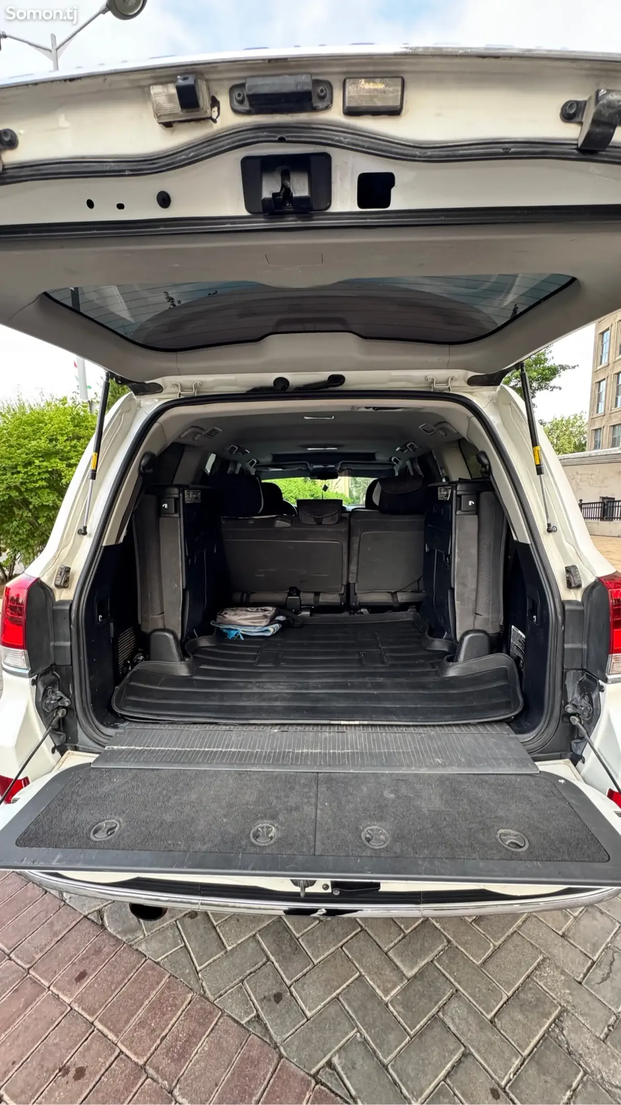 Toyota Land Cruiser 2014 · 4.6 AT