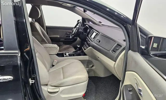 Kia Carnival 2016 · 2.2 AT