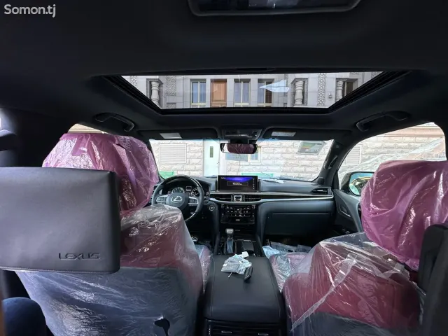 Lexus LX series 2022 · 5.7 AT