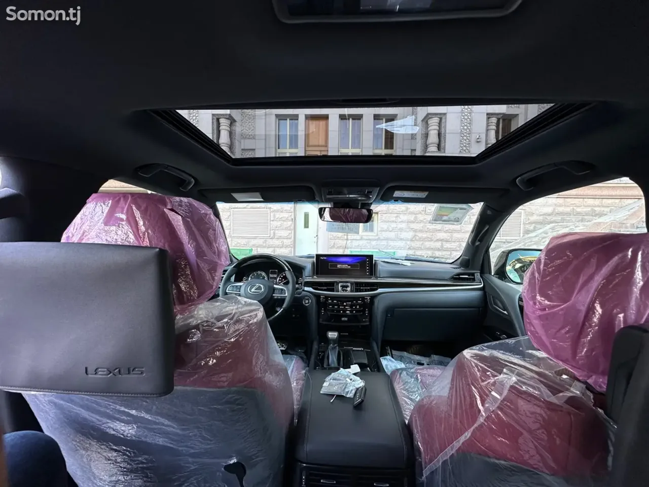 Lexus LX series 2022 · 5.7 AT