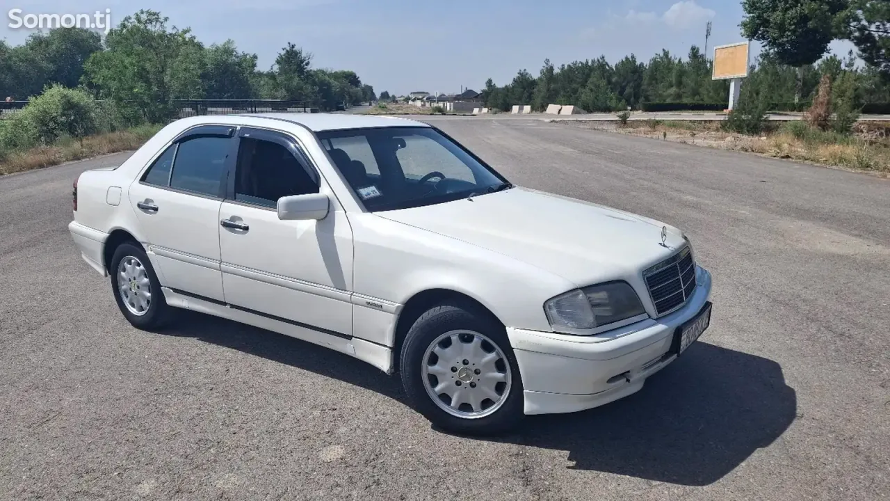 Mercedes-Benz C class 1995 · 2.2 MT