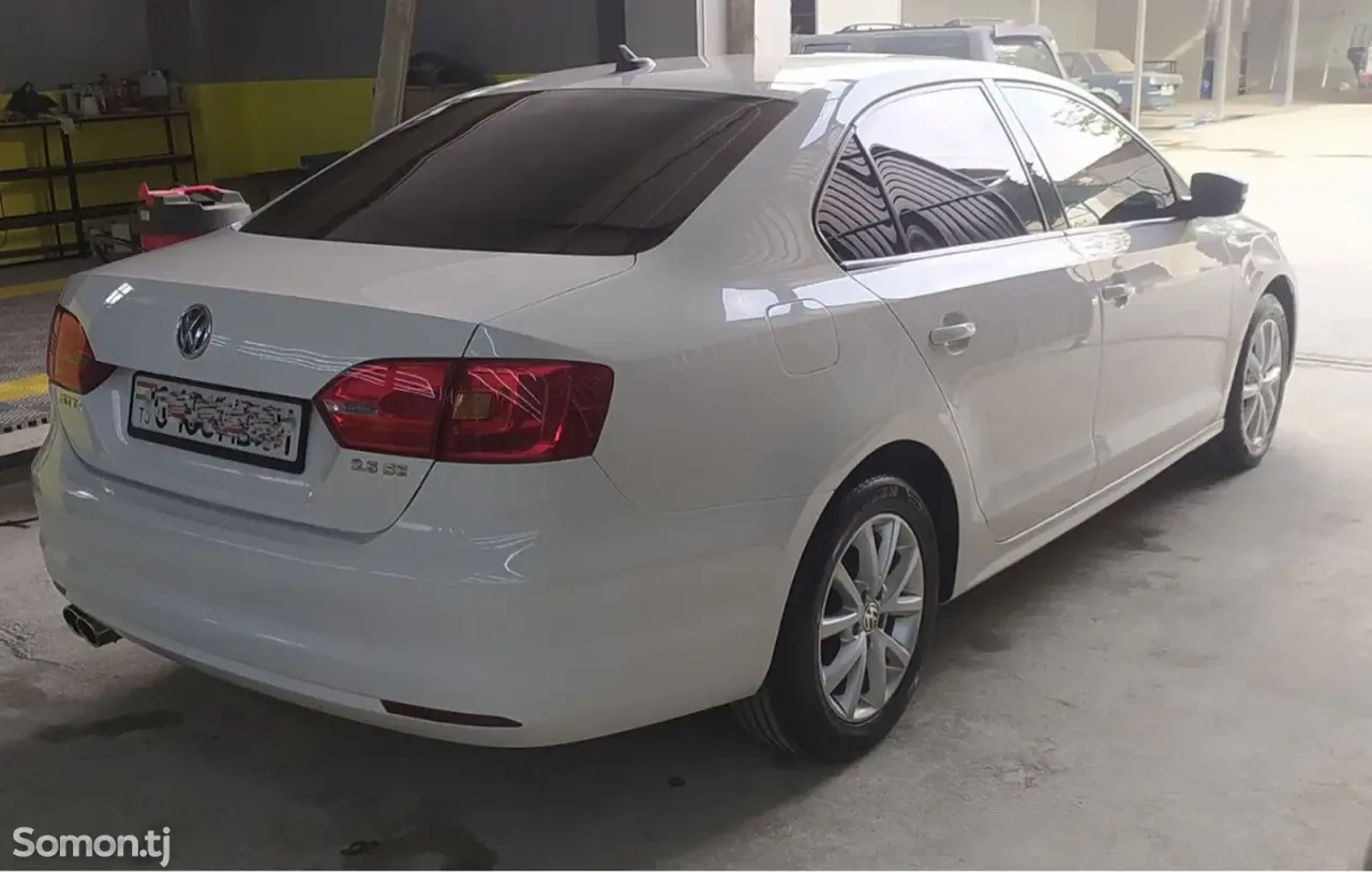 Volkswagen Jetta 2011 · 2.5 AT