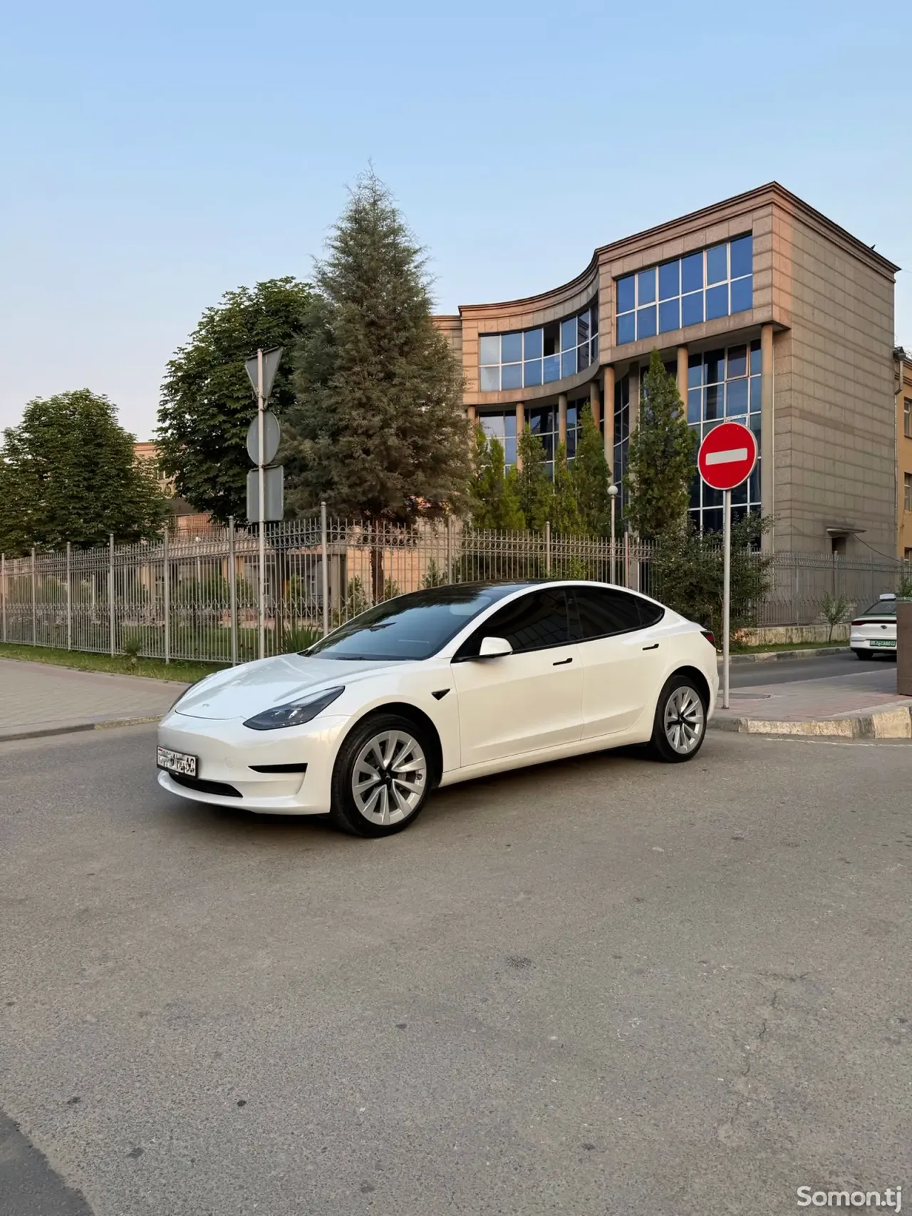 Tesla Model 3 2022 · AT