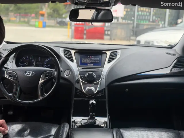 Hyundai Grandeur 2011 · 2.4 AT