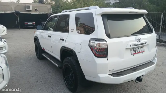 Toyota 4Runner 2015 · 4.0 AT