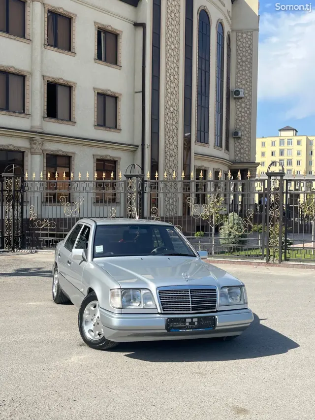 Mercedes-Benz W124 1994 · 2.3 AT