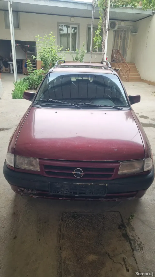 Opel Astra F 1992 · 1.6 MT