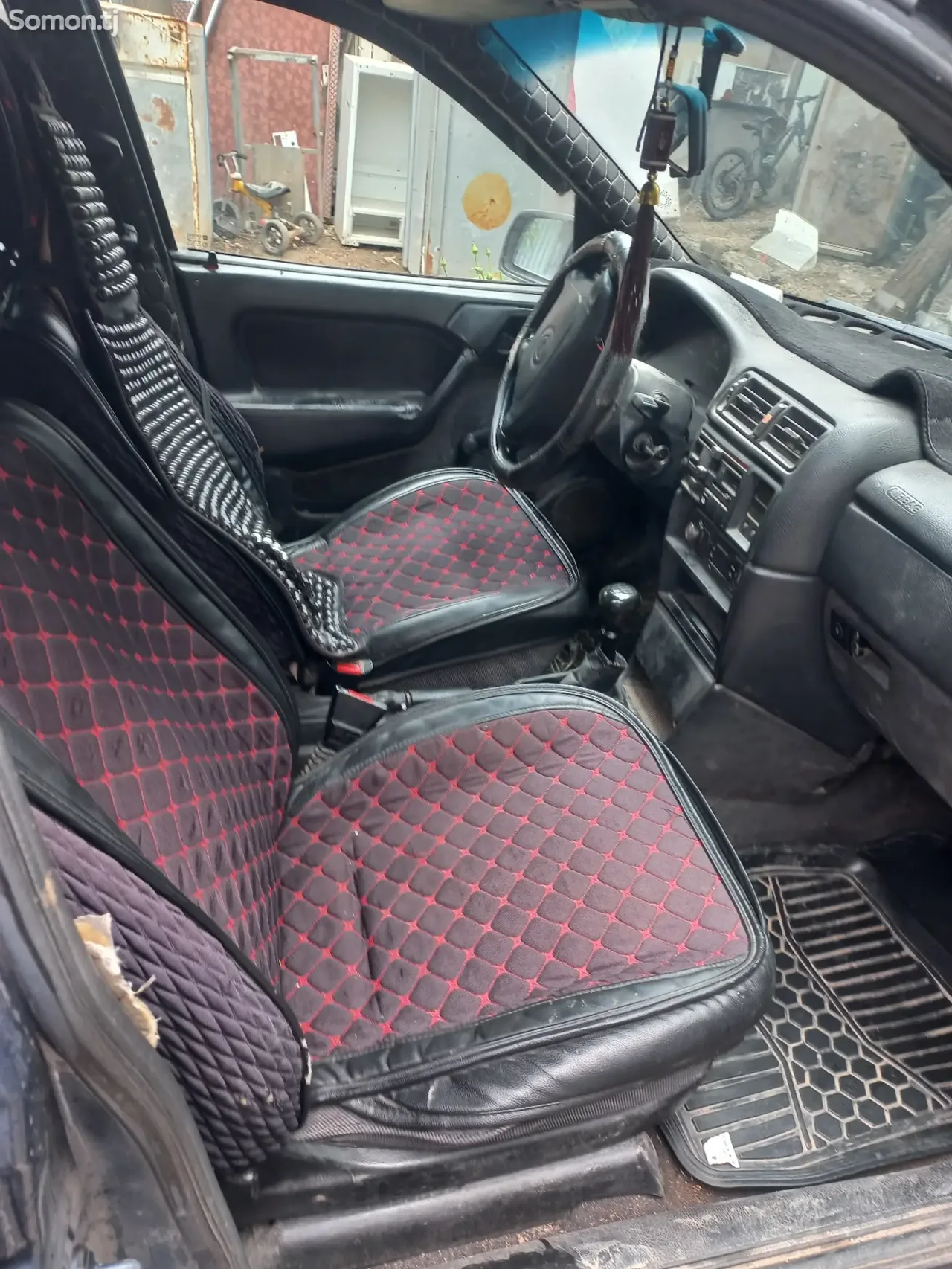 Opel Vectra A 1995 · 1.6 MT