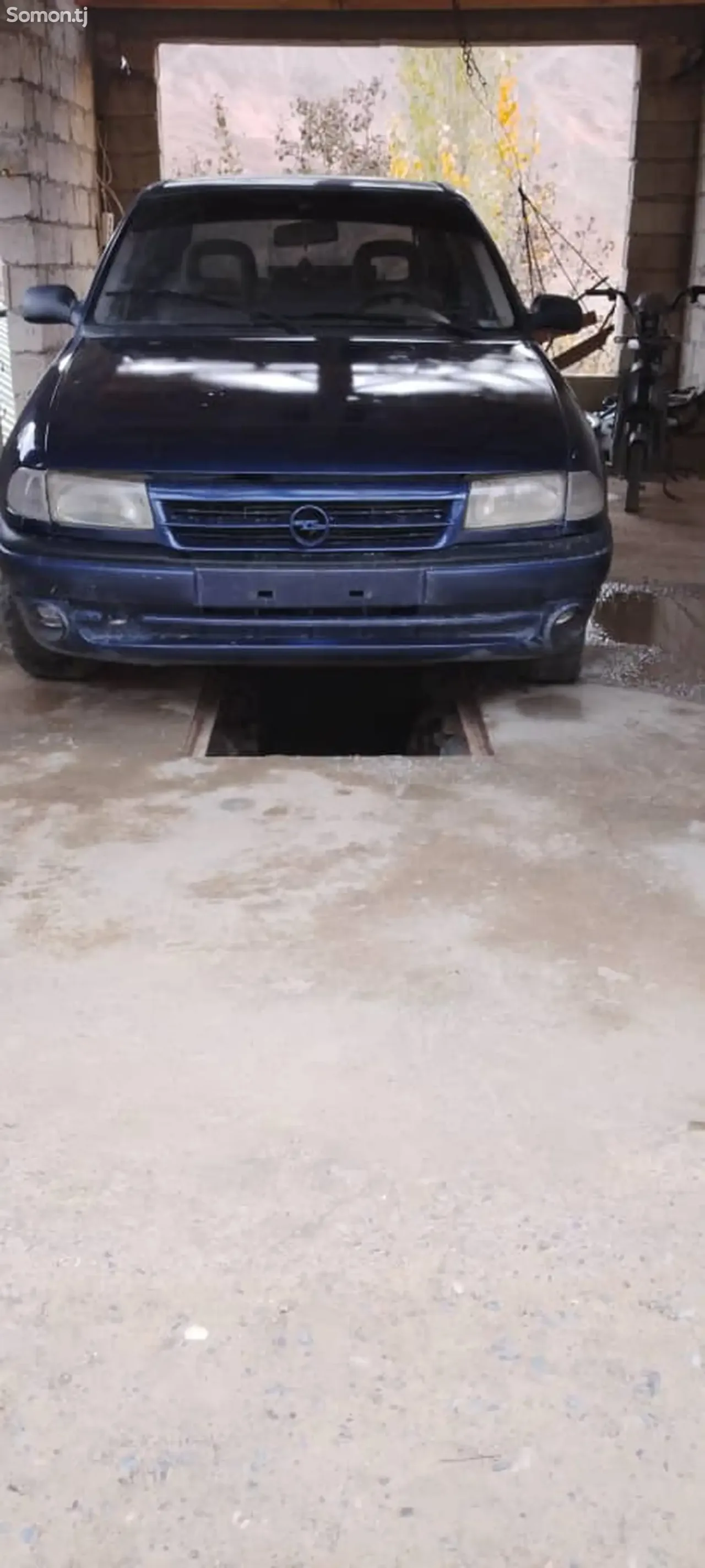 Opel Astra F 1993 · 1.6 MT