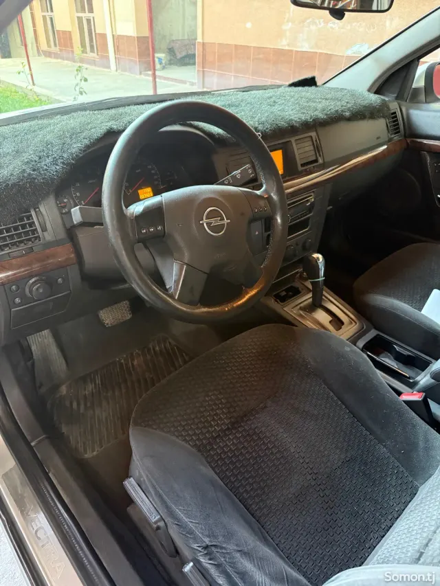 Opel Vectra C 2002 · 2.2 AT