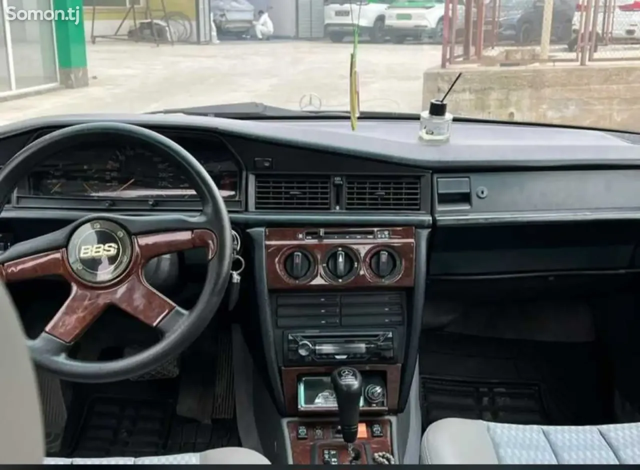 Mercedes-Benz W201 1991 · 2.3 AT