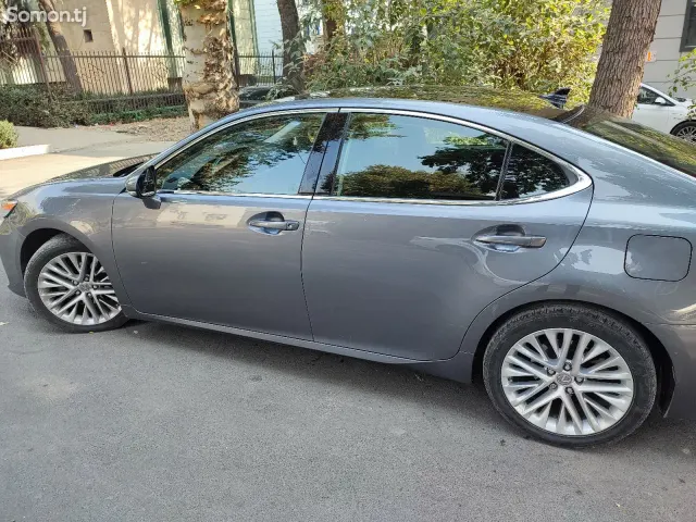 Lexus ES series 2015 · 3.5 AT